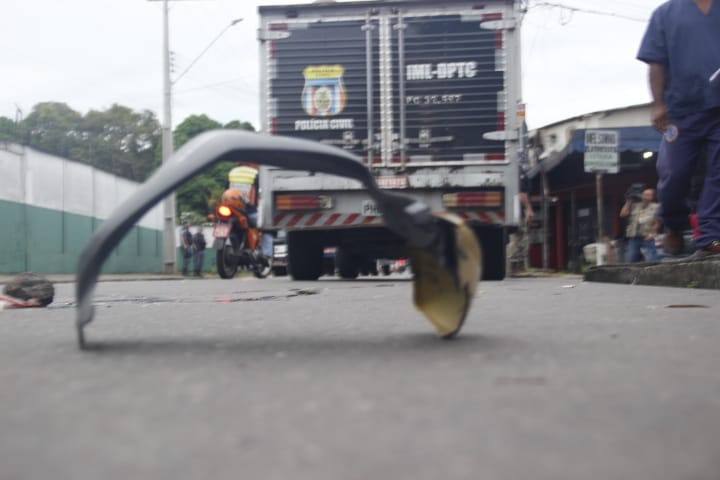 Suspeito de roubar motocicleta, adolescente morre ao bater em muro de escola em Manaus