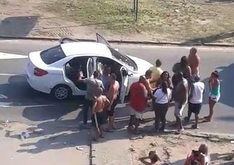 Músico morre na frente do filho ao ter carro fuzilado por militares com mais de 70 tiros