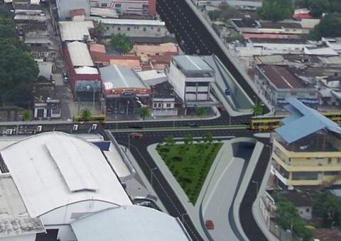 Fotográfo é atropelado na frente do prefeito durante evento em Manaus