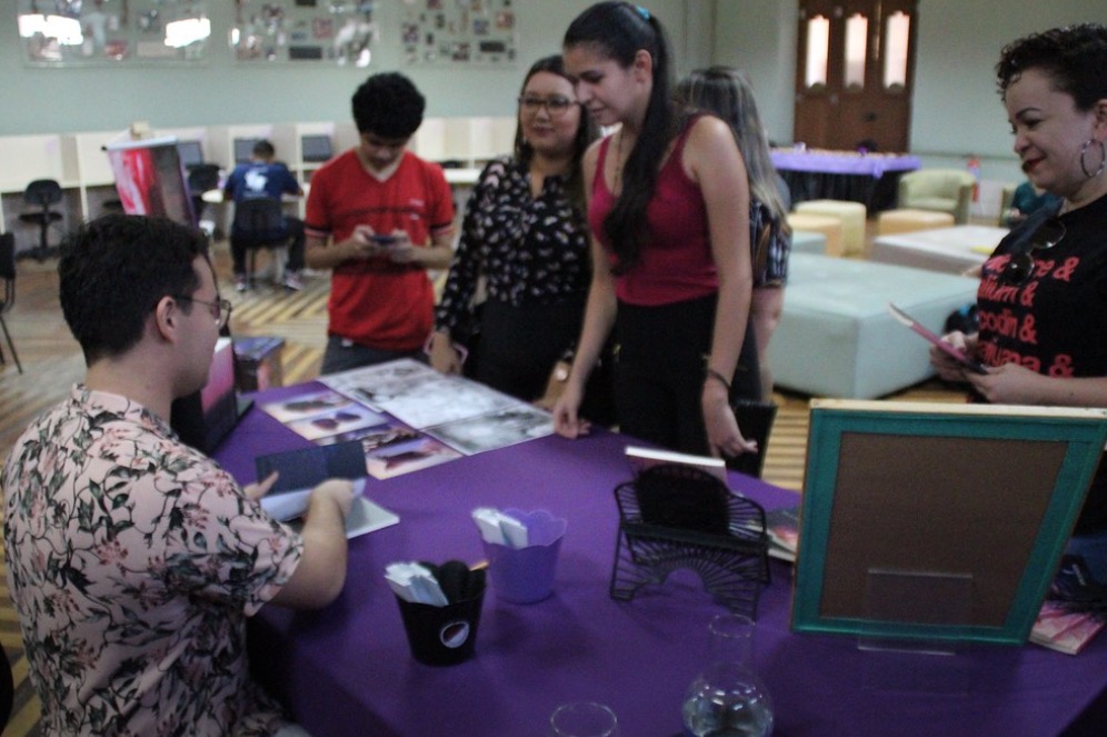Jan Santos promove oficina de escrita e estratégias de publicação de livros em Manaus