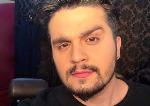 Luan Santana mostra novo visual sem barba após seis anos