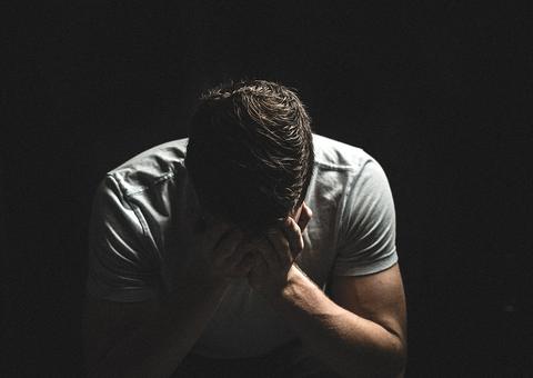 Homem não consegue se livrar de ereção e tem parte do pênis amputado