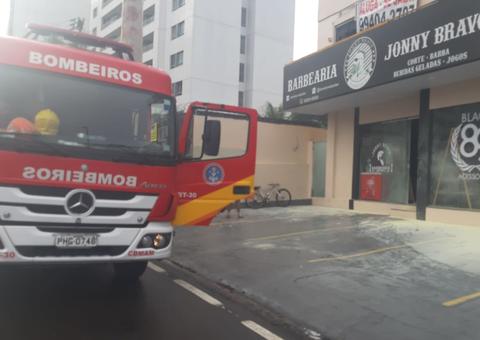 Fogo em barbearia assusta populares em área nobre de Manaus
