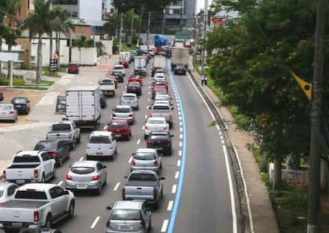 Tráfego é liberado em Faixa Exclusiva de avenida em Manaus 