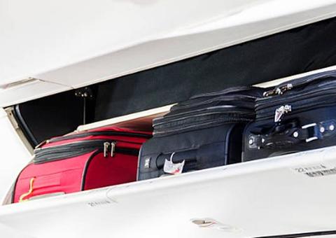 Companhias aéreas começam a barrar bagagens de mão grande; tarifa extra será cobrada