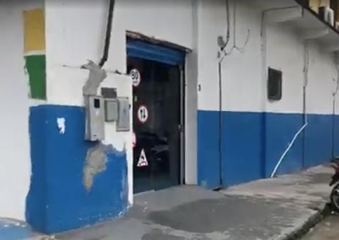 Dupla invade autoescola e rouba funcionários e alunos em Manaus