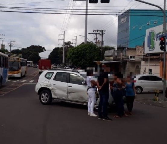 Dois acidentes, um com motociclista ferido, são registrados em menos de 1h em Manaus