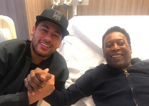 Após visita de Neymar, Pelé recebe alta de hospital