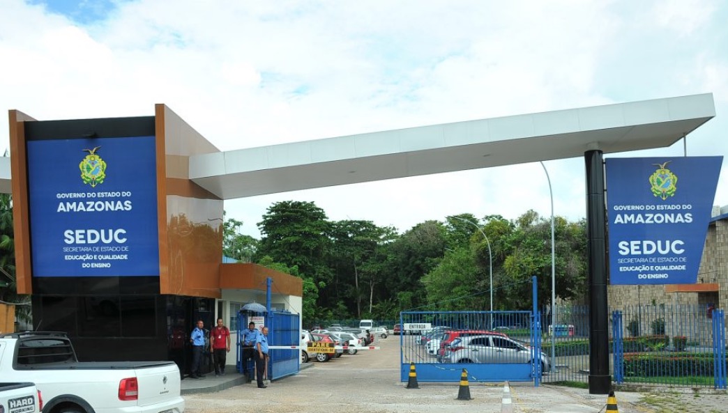 Seduc renova contrato ilegal para serviço de reprografia nas escolas do Estado 