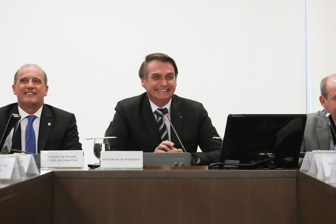 Bolsonaro: 'Queremos uma garotada que comece a não se interessar por política'