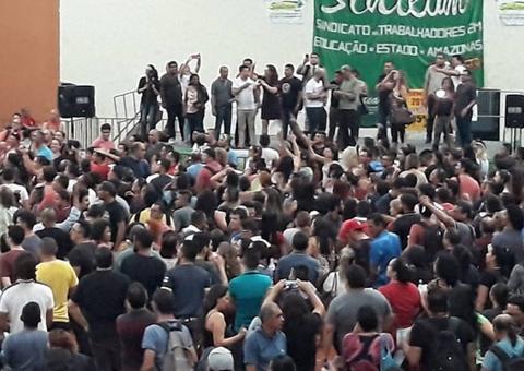 Professores aprovam greve após proposta de reajuste salarial abaixo do esperado no Amazonas