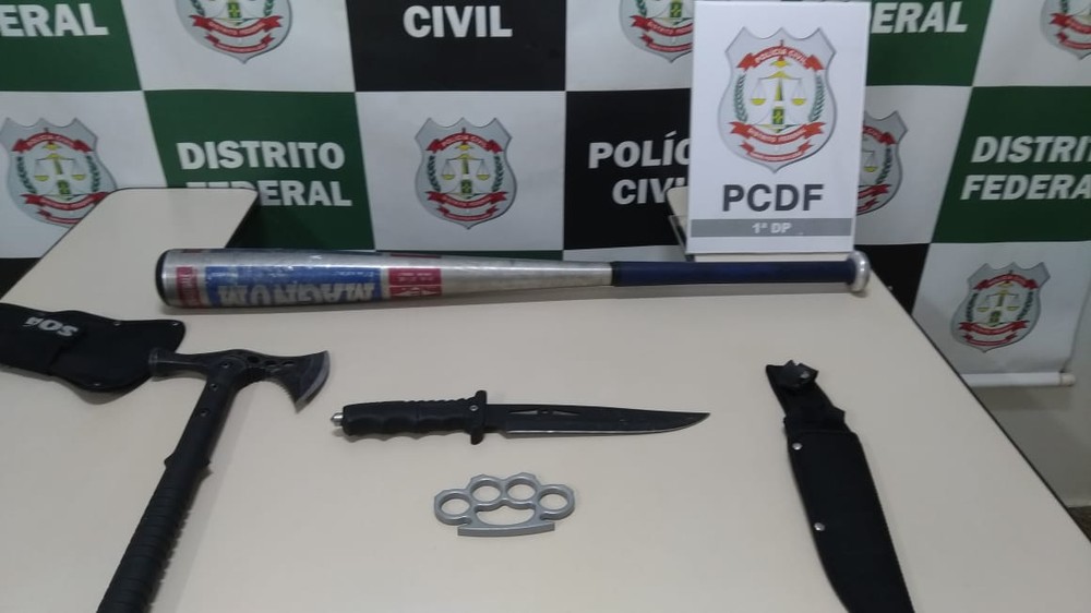Professor posta foto com arma em rede social e é preso 