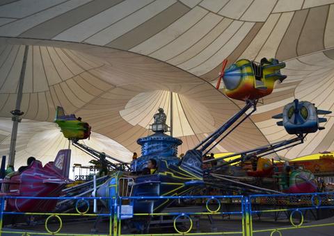 'Dia da Alegria' leva 300 crianças carentes para parque temático em shopping de Manaus