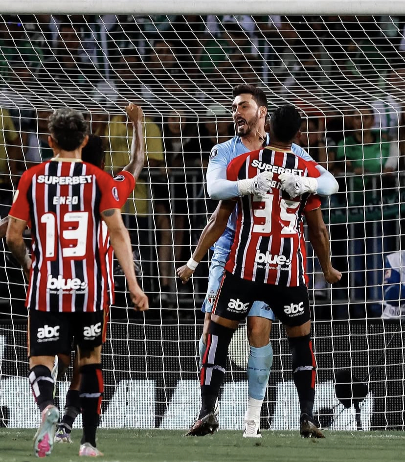 São Paulo escapa de dois pênaltis e segura empate com o Atlético Nacional