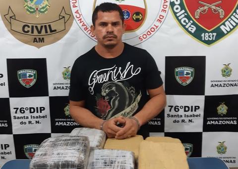 Homem é preso com 26 tabletes de maconha em embarcação no Amazonas