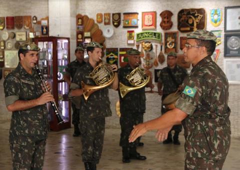 Shopping de Manaus recebe Banda do CMA em comemoração aos 371 anos do Exército