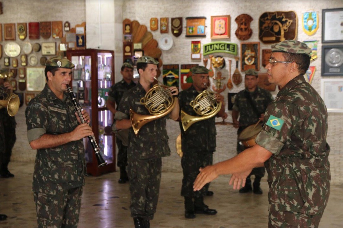 Shopping de Manaus recebe Banda do CMA em comemoração aos 371 anos do Exército