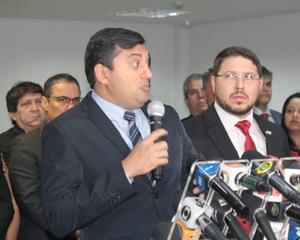 Wilson Lima  fala em ‘ataques vis’ e cria sua ilha da fantasia