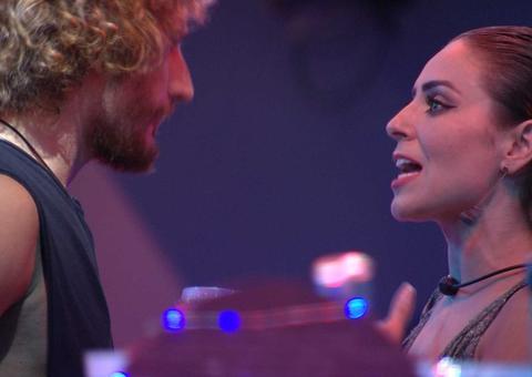 BBB19: Durante festa Paula volta a reclamar com Alan sobre ida ao Paredão 