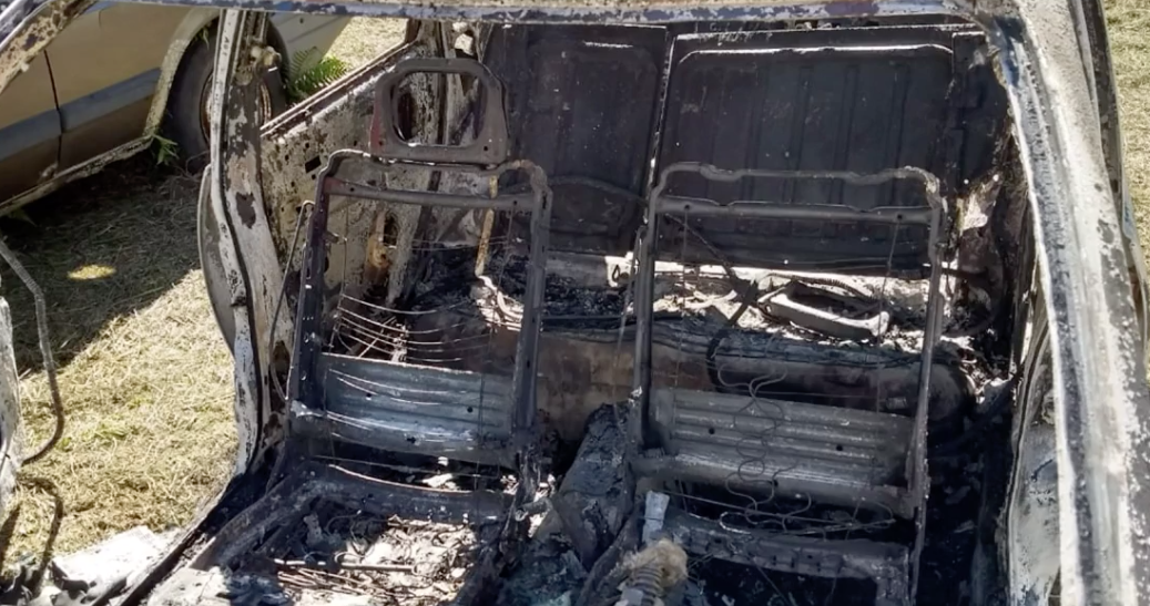 Homem coloca fogo em carro com ex-namorada grávida e criança após tentar reatar relacionamento 