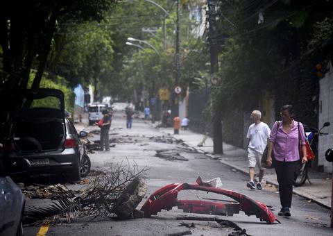 Prefeitura do Rio decreta estado de calamidade pública após chuva matar 10 pessoas