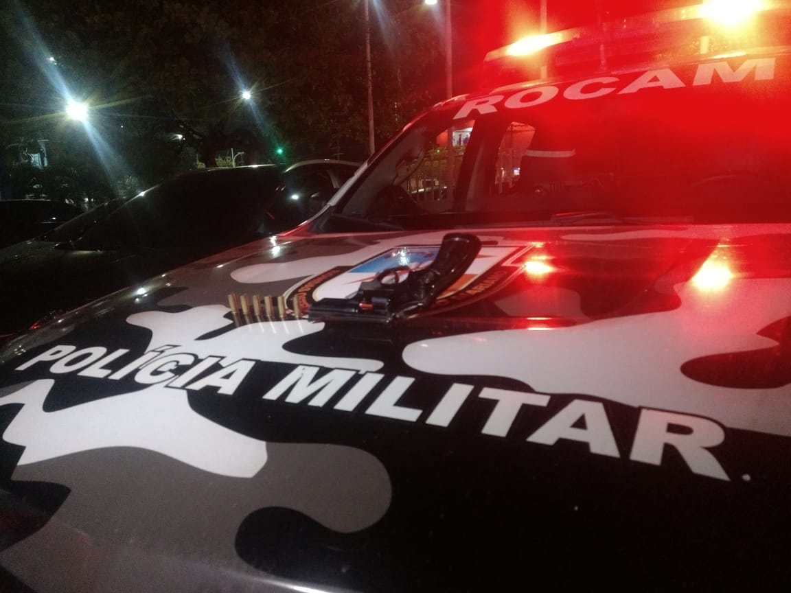 Tiroteio entre policiais e criminosos deixa um morto em Manaus