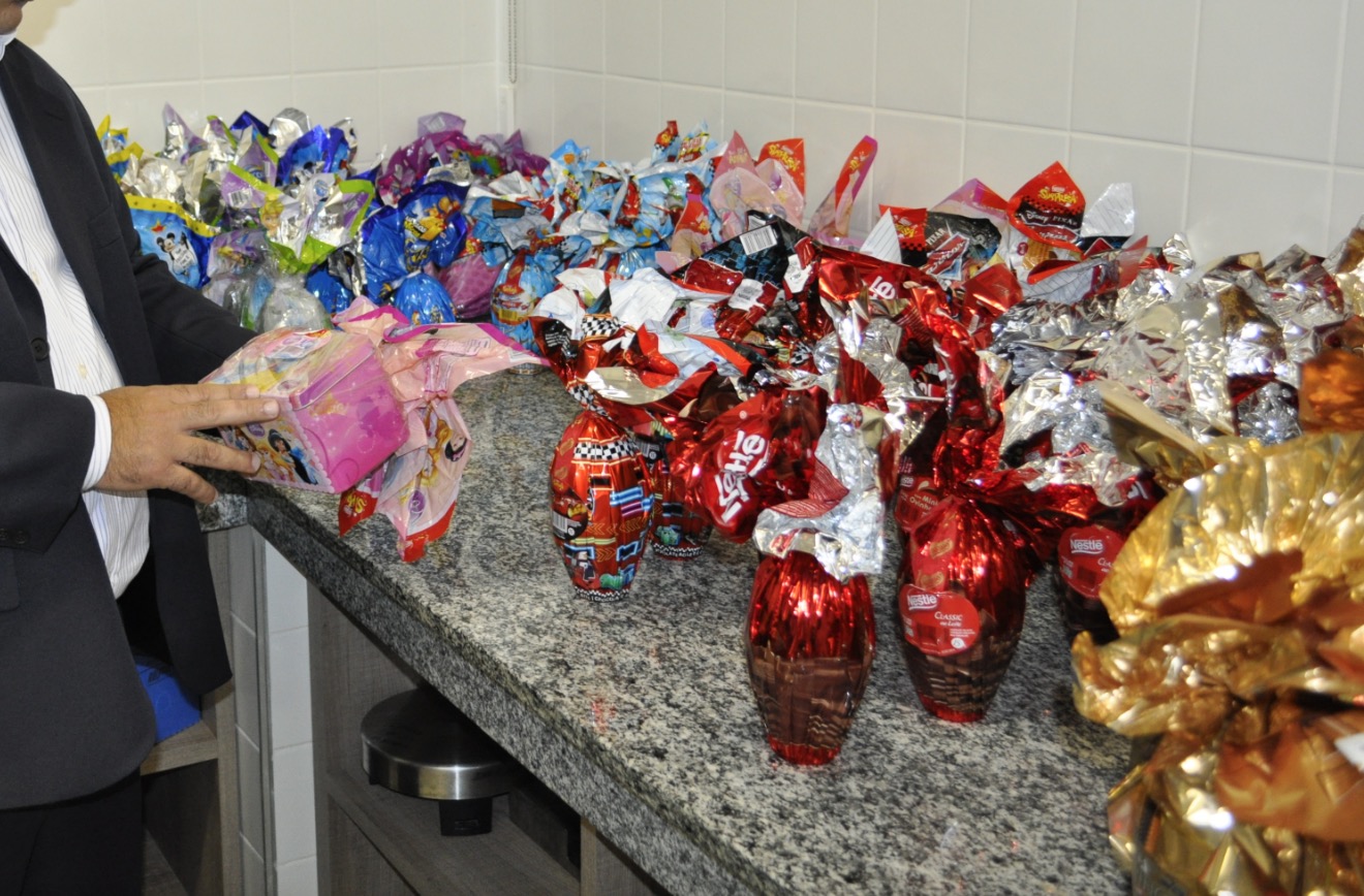 Ipem fiscaliza brindes e peso dos ovos de chocolate no Amazonas