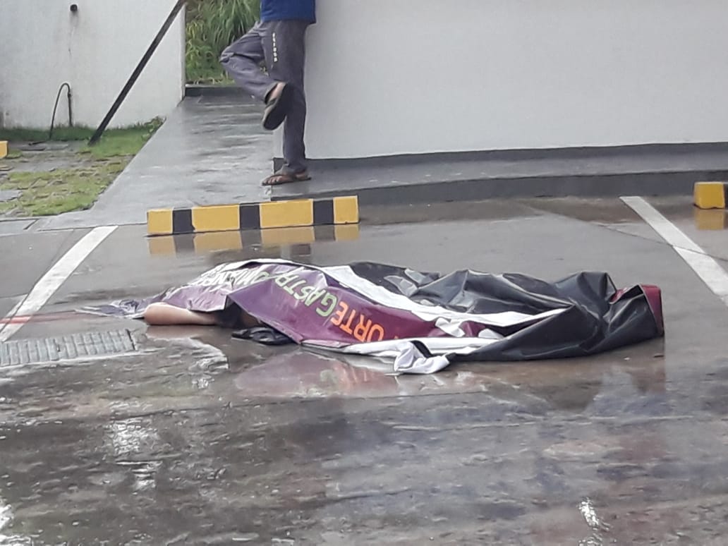 Homem é morto a tiros e companheiro fica ferido ao chegar em posto de gasolina em Manaus 