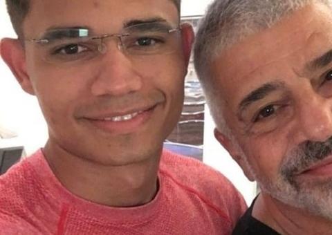 Lulu Santos comemora 1 ano com noivo Clebson Teixeira e se declara