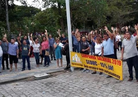 Professores decidem nesta sexta sobre greve em Manaus 