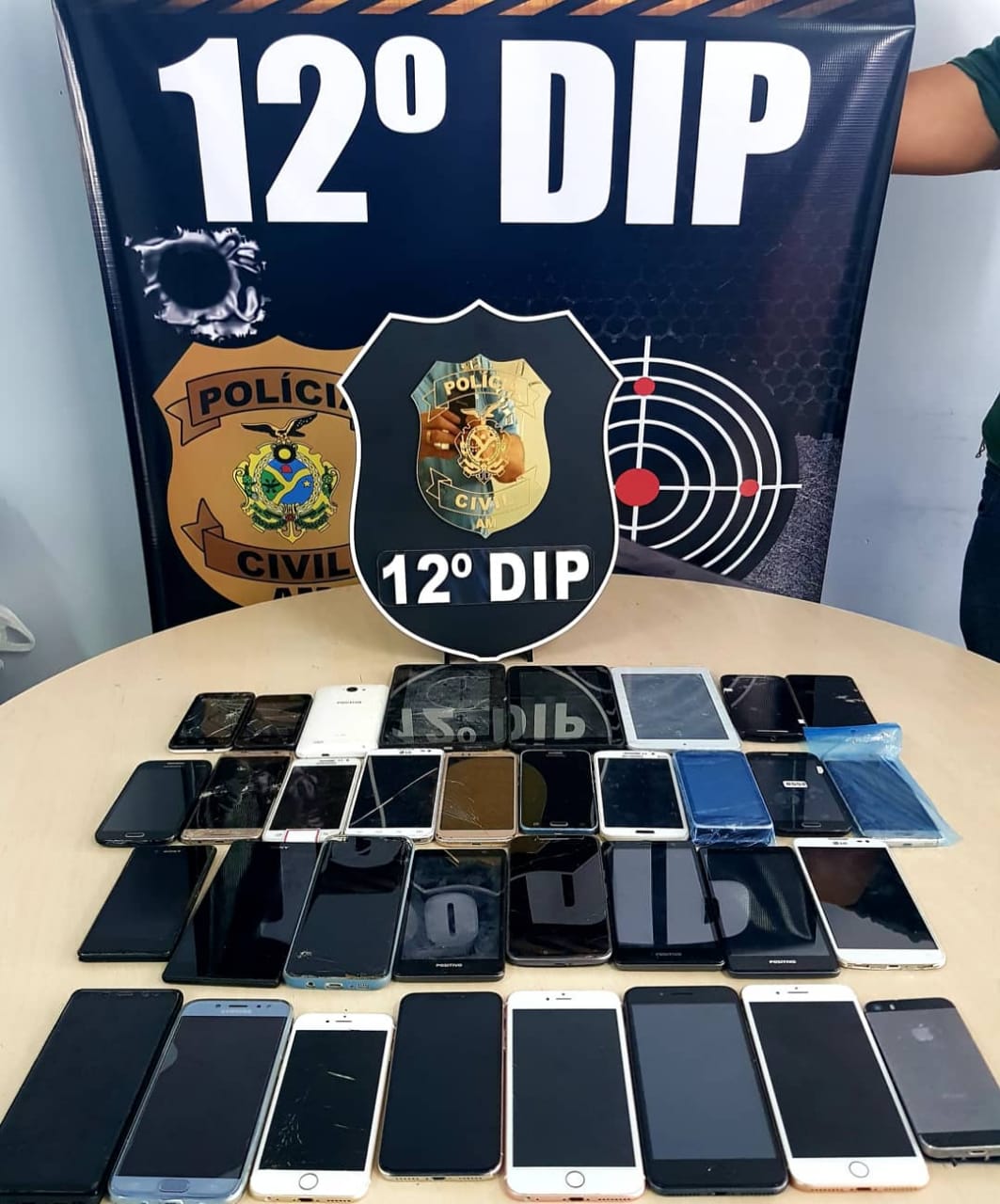 Operação “iCloud” recupera 10 iPhones e dupla é presa em Manaus