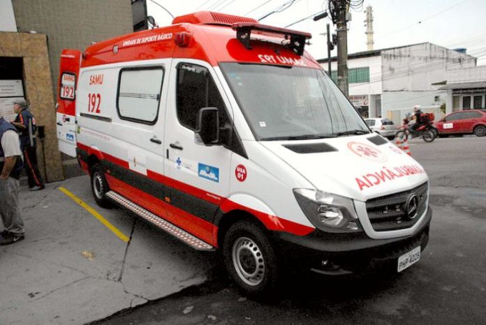 Jovem reage a assalto e é baleado por criminosos em Manaus