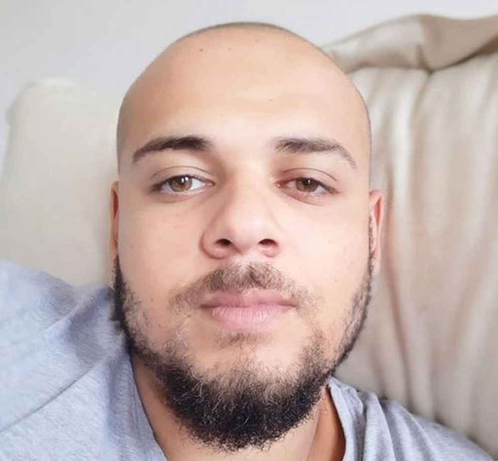 Homem morre após ser atingido por bala perdida a caminho do chá de bebê do filho 