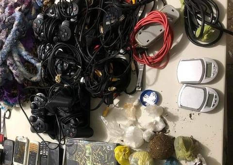 Videogames, pendrives e cadernos de anotações são encontrados durante revista em celas