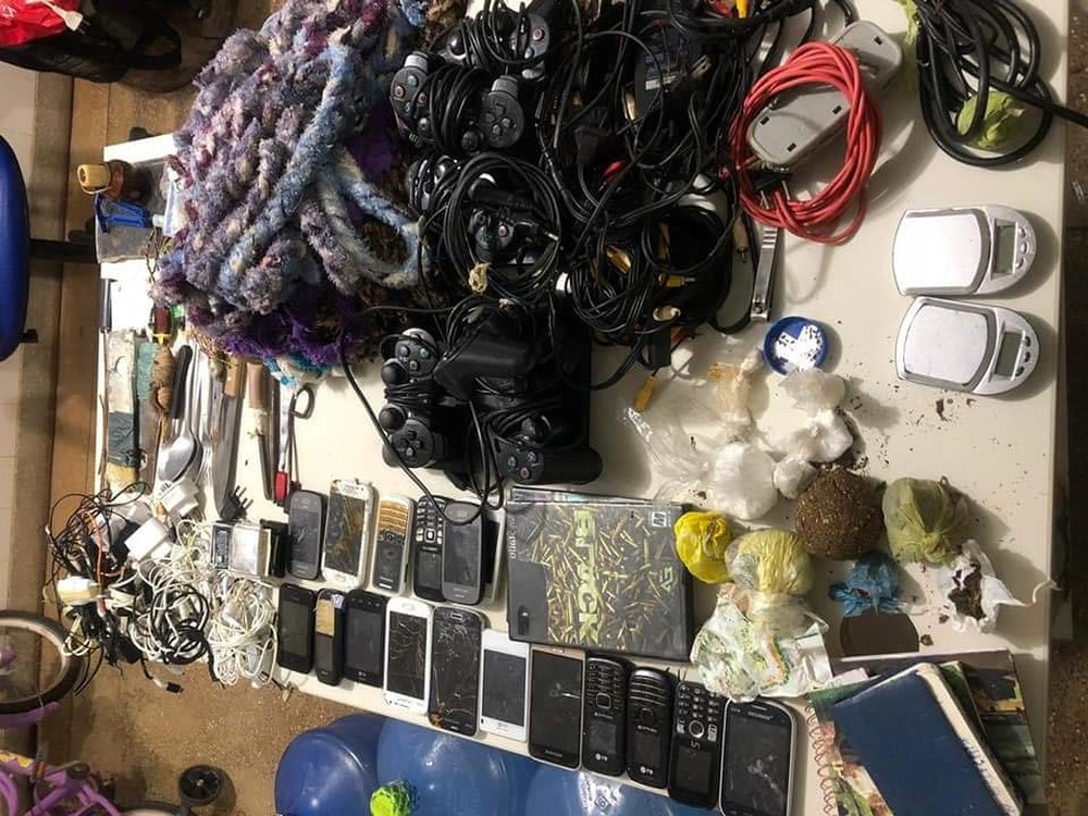 Videogames, pendrives e cadernos de anotações são encontrados durante revista em celas