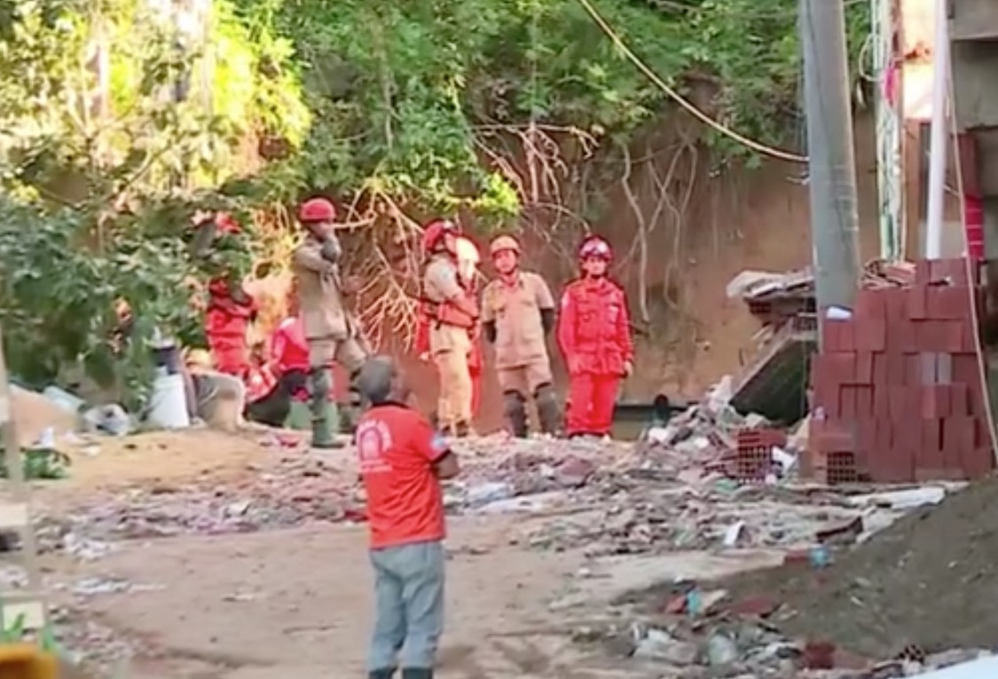 Resgate de vítimas de desabamento entra no 2º dia e número de mortos sobe para 7 no Rio