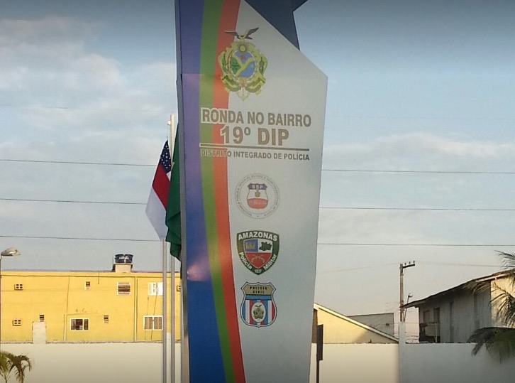 Após fazer arrastão, assaltante é baleado ao apontar arma para policiais em Manaus