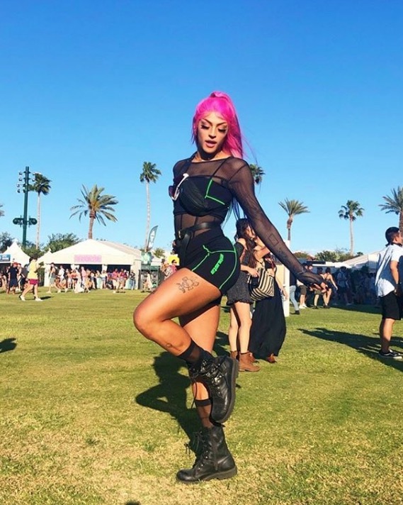 Pabllo Vittar sobe ao palco do Coachella e canta ao lado de Diplo