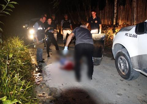 Com perfurações no pescoço, corpo de homem é encontrado em caminho de balneário em Manaus