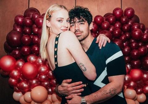 Joe Jonas faz homenagem inusitada para noiva comemorando estreia de Game Of Thrones 