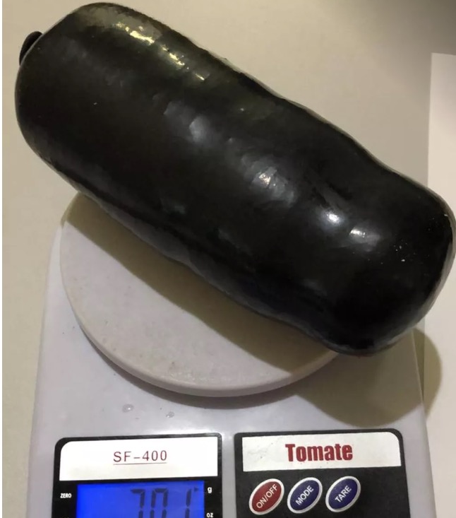 Em Manaus, mulher é flagrada no presídio com 700 g de drogas em partes íntimas