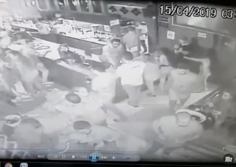 Vídeo: Policial militar é morto por policial civil em casa de show 