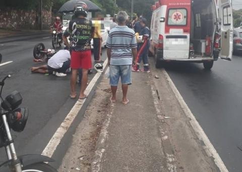 Motoqueiro fica ferido ao colidir contra carro em Manaus 