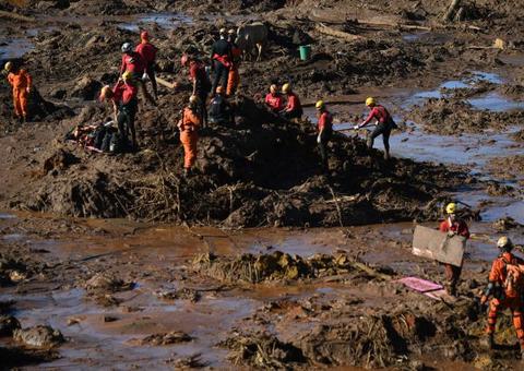 Chega a 228 o número de mortos identificados na tragédia de Brumadinho