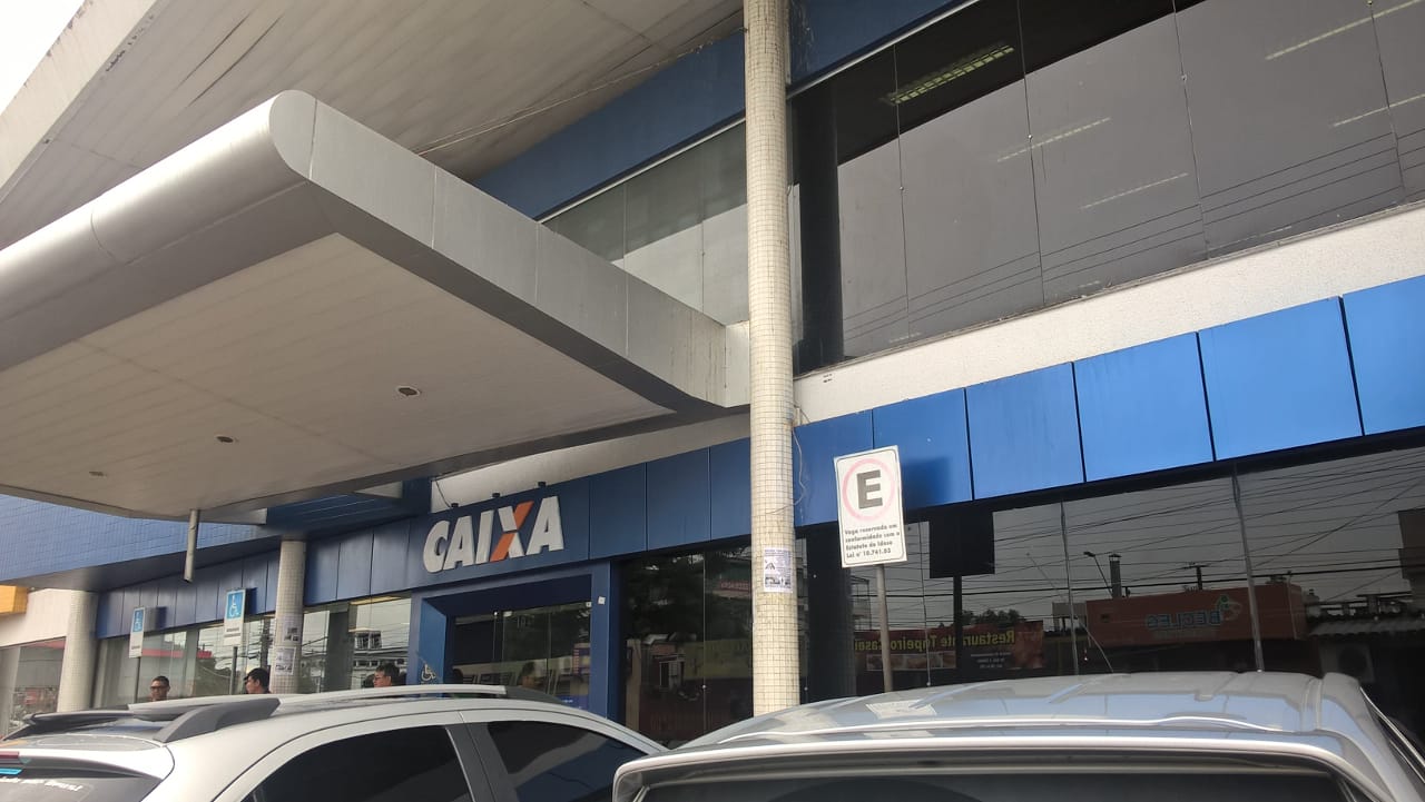 Mulher é baleada durante troca de tiro em 'saidinha de banco' em Manaus 