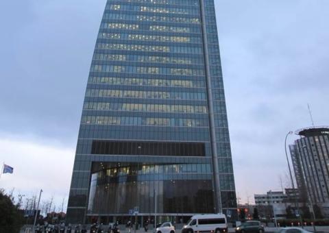 Ameaça de bomba leva polícia a esvaziar edifício com 2 mil pessoas em Madri