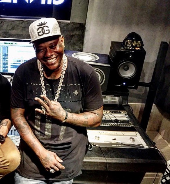 MC Sapão é internado em estado grave em CTI de hospital no Rio