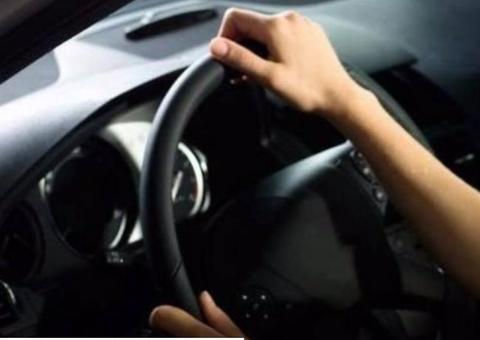 Polícia flagra criança de 7 anos dirigindo carro em rodovia 