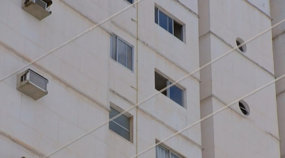 Mulher morre ao cair do 9º andar de prédio enquanto limpava janela