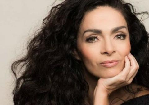 Claudia Ohana surge com namorado 26 anos mais novo em lua de mel